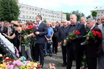 На прощання із загиблими солдатами прийшли сотні чернівчан