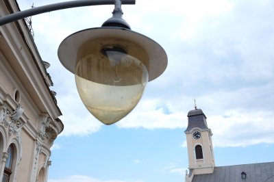 У вуличних ліхтарях Чернівців замінюють лампочки (ФОТО)