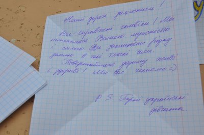 На Центральній площі Чернівців писали листи підтримки воїнам на Сході