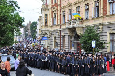 Магістрам ЧНУ вручатимуть дипломи без музичного супроводу