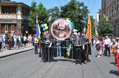 Магістрам ЧНУ вручили дипломи