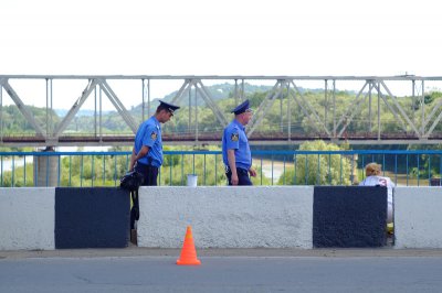 У Чернівцях міст розмалювали в національні кольори (ФОТО)