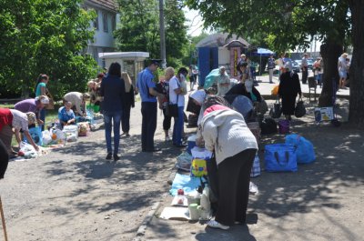 У Чернівцях мобільна робоча розганяє стихійну торгівлю (ФОТО)