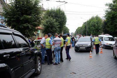 У Чернівцях міліцейський "бобик" зіткнувся з іномаркою (ФОТО)