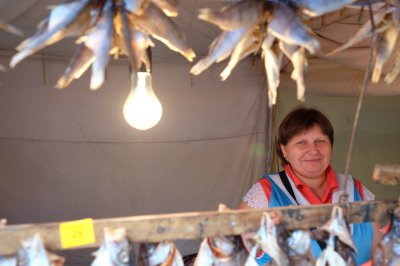 Від футболки до ковбас: чим торгують на "Петрівському ярмарку" (ФОТО)