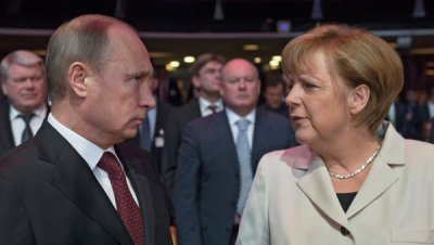 Путін поскаржився Меркель на обстріл Росії з боку України