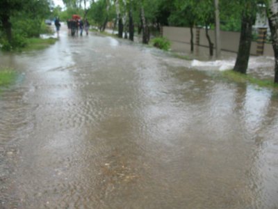 У Хотині за дві години підтопило десятки помешкань (ФОТО)