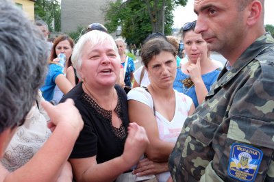 Родичі військових буковинців знову пікетували колишній 300 полк (ФОТО)