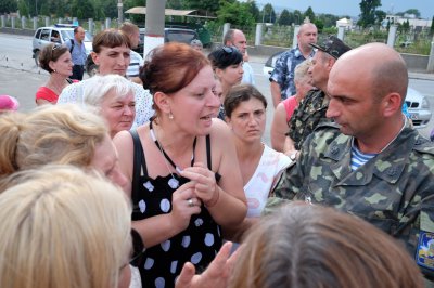 Родичі військових буковинців знову пікетували колишній 300 полк (ФОТО)