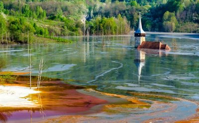На місці румунського села утворилося токсичне озеро
