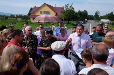 На Буковині залишаються перекритими дороги у кількох районах (ФОТО)