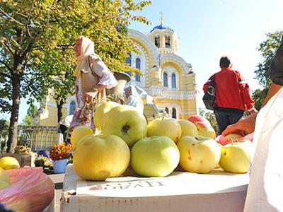 Сьогодні - Яблучний Спас, святять урожай садів