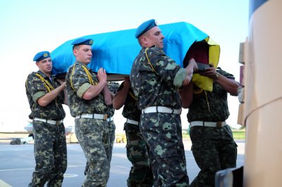 У Чернівцях прощаються із загиблими у зоні АТО буковинськими військовими (ФОТО)
