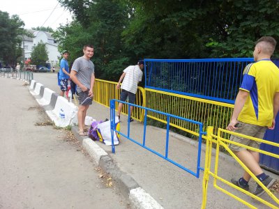 У Новоселиці розфарбували міст в національні кольори (ФОТО)
