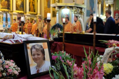 У Чернівцях попрощалися із загиблим священиком та його дружиною (ФОТО)