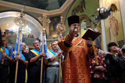 У Чернівцях попрощалися із загиблим священиком та його дружиною (ФОТО)