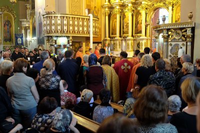 У Чернівцях попрощалися із загиблим священиком та його дружиною (ФОТО)