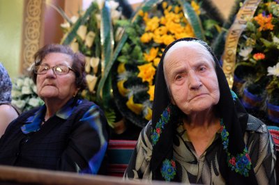 У Чернівцях попрощалися із загиблим священиком та його дружиною (ФОТО)