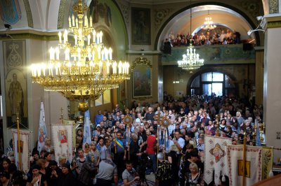 У Чернівцях попрощалися із загиблим священиком та його дружиною (ФОТО)