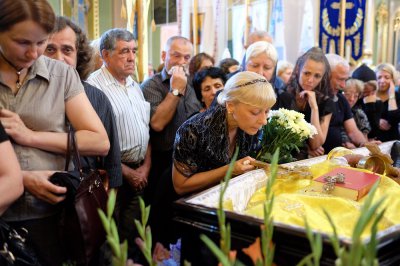 У Чернівцях попрощалися із загиблим священиком та його дружиною (ФОТО)