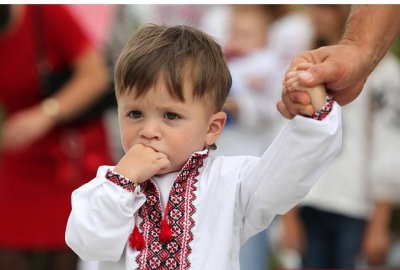 Чернівчанин просить Тягнибока, щоб школярі ходили у вишиванках