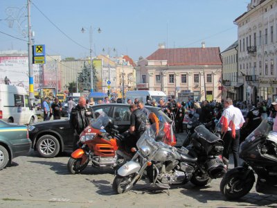 У Чернівці приїхали польські байкери вшанувати пам'ять Катинської трагедії (ФОТО)