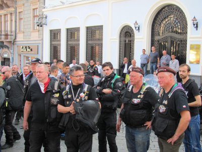 У Чернівці приїхали польські байкери вшанувати пам'ять Катинської трагедії (ФОТО)