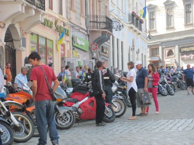 У Чернівці приїхали польські байкери вшанувати пам'ять Катинської трагедії (ФОТО)