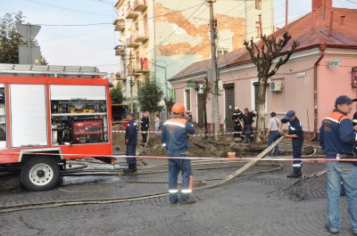 У Чернівцях на вулиці Б. Хмельницького вибухнула газова труба