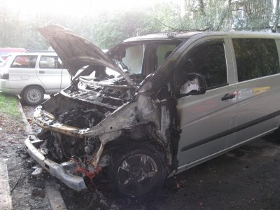 У Чернівцях невідомі спалили автомобіль громадського активіста (ФОТО)
