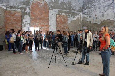 Поети в Чернівцях читали вірші на кладовищі (ФОТО)