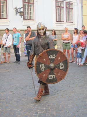 У Чернівцях билися мечами і ложками