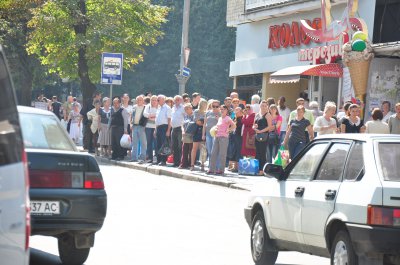 У ЧЕРНІВЦЯХ ЗУПИНИЛИСЯ ВСІ МАРШРУТКИ (ФОТО)