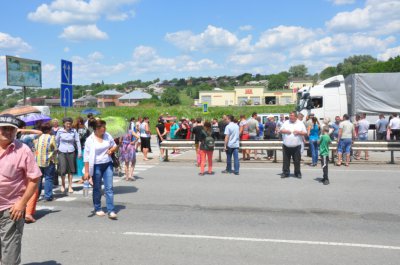 Шістьох осіб звинувачують у перекритті дороги на Глибоччині