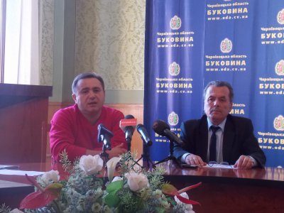 Митці Буковини зібрали понад 200 тисяч гривень для української армії