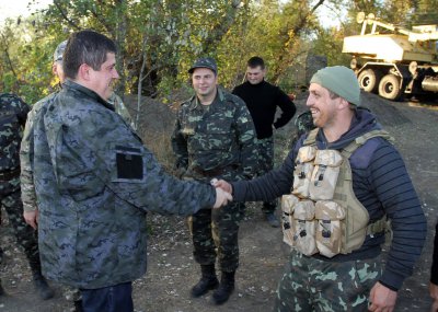 Міністр Бурбак у зоні АТО зустрівся з чернівецькими депутатами-добровольцями (ФОТО)