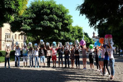 Студенти ЧНУ облились водою для підтримки армії (ВІДЕО)