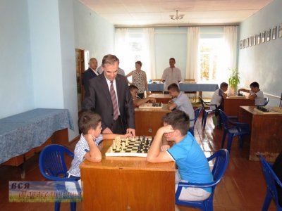 На Буковині відкрили шахову школу, в якій викладає 13-разовий чемпіон світу
