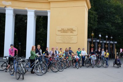 Десятки чернівчанок проїхались вулицями міста на велосипедах (ФОТО)