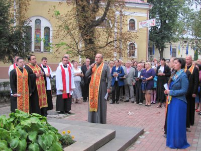 Чернівцями носили паломницькі хрест та ікону (ФОТО)