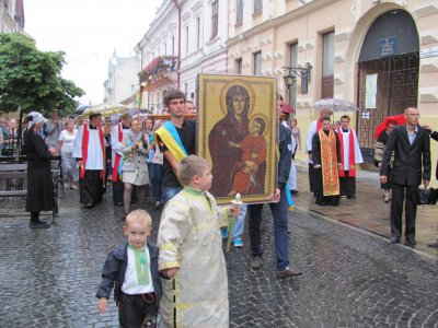 Чернівцями носили паломницькі хрест та ікону (ФОТО)