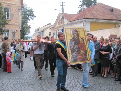 Чернівцями носили паломницькі хрест та ікону (ФОТО)