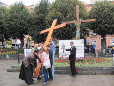 Чернівцями носили паломницькі хрест та ікону (ФОТО)