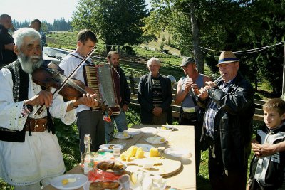 На буковинських полонинах дегустували здорову їжу (ФОТО)