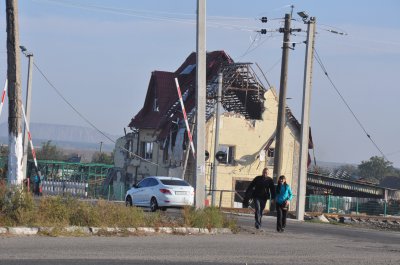 Життя на звільнених від терористів територіях поступово відновлюється (ФОТО)