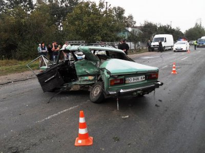 У Шипинцях в аварії загинув водій "шістки" (ФОТО)