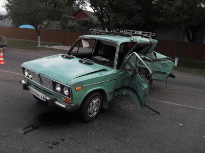 У Шипинцях в аварії загинув водій "шістки" (ФОТО)