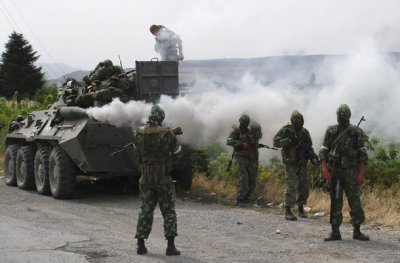 Росія стягує нові війська до східного кордону України