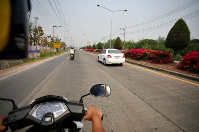 Двоє неповнолітніх викрали в буковинця моторолер