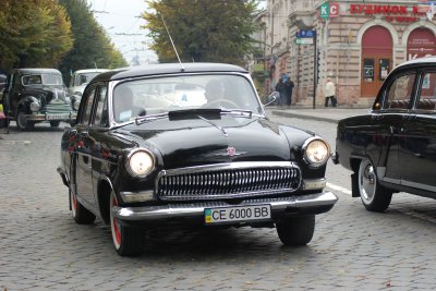 У Чернівцях – виставка ретроавтомобілів та мотоциклів (ФОТО)